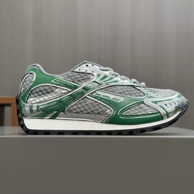 B*TTEGA V*ENETA- GREEN