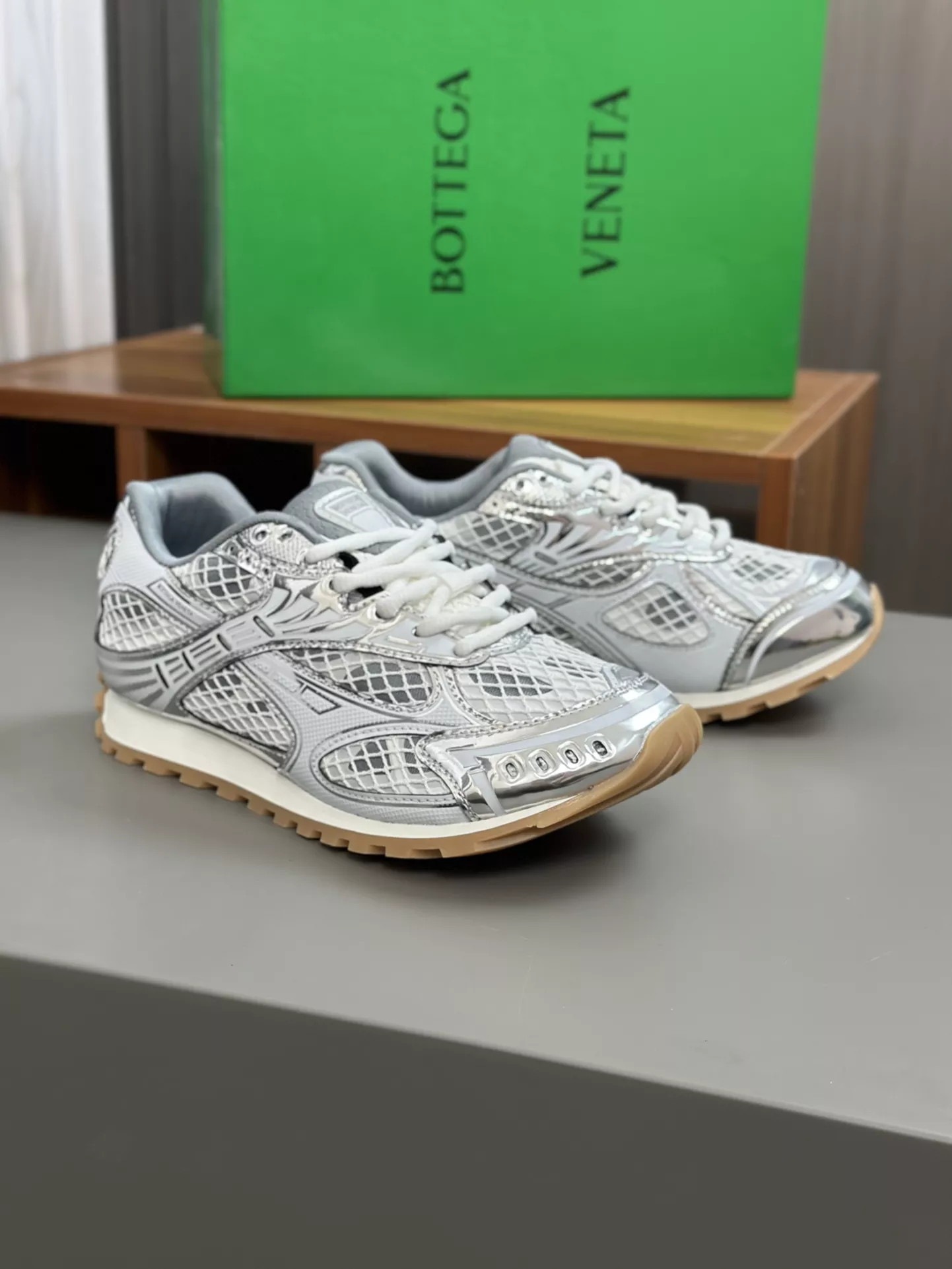 B*TTEGA V*ENETA- SILVER / GUM BOTTOMS - Image 2