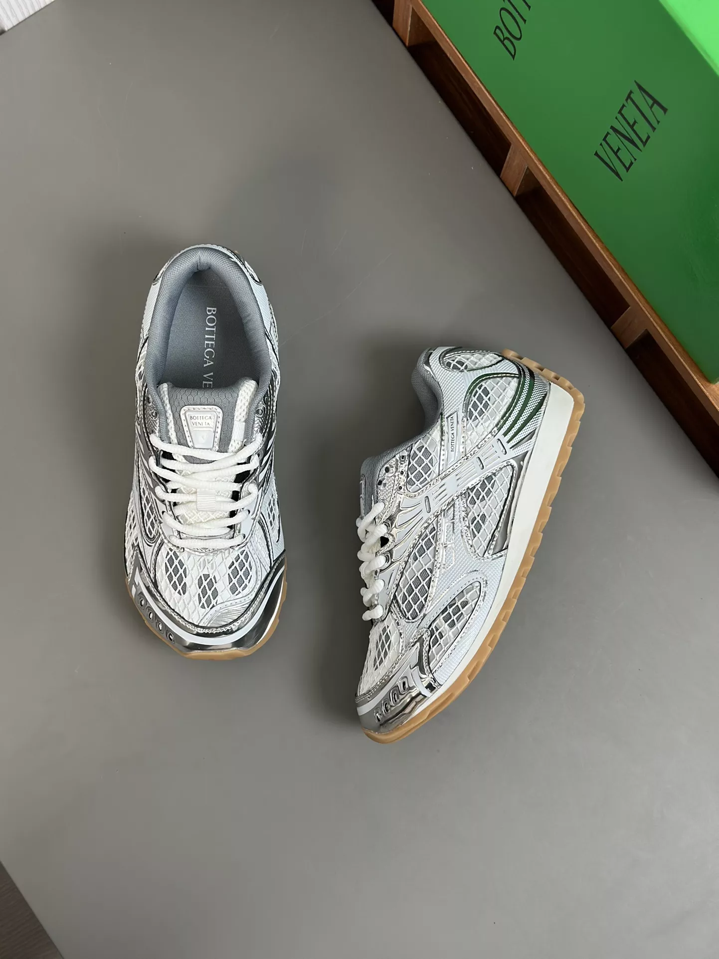 B*TTEGA V*ENETA- SILVER / GUM BOTTOMS - Image 3