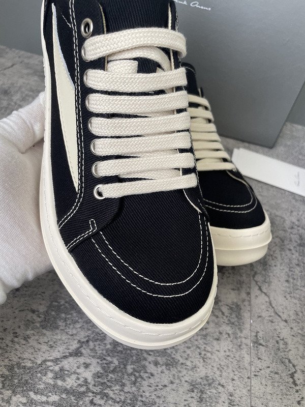 RO - STITCHED BLACK VANS - Image 2
