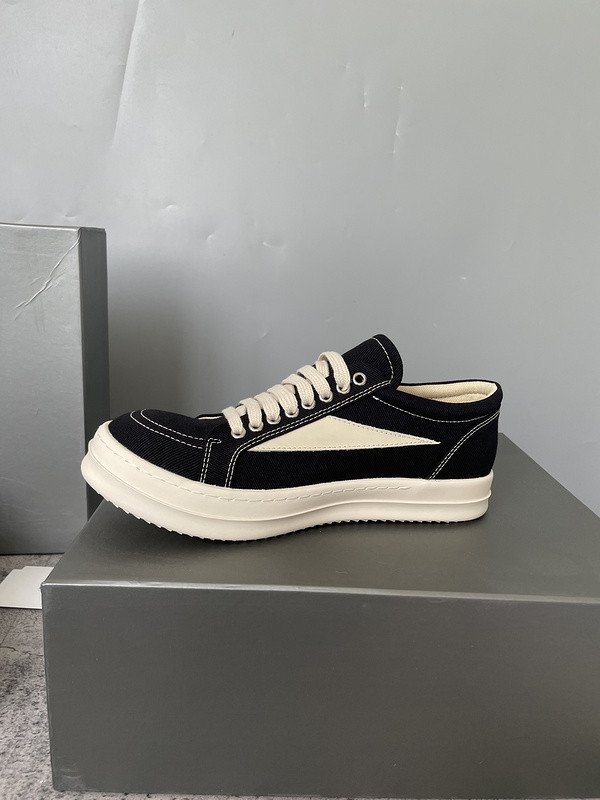 RO - STITCHED BLACK VANS - Image 3